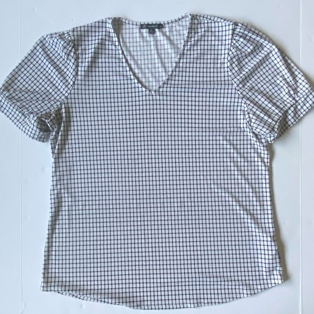 Adrianna Papell Blouse in Size Medium White Black Checked Comfy Stretch